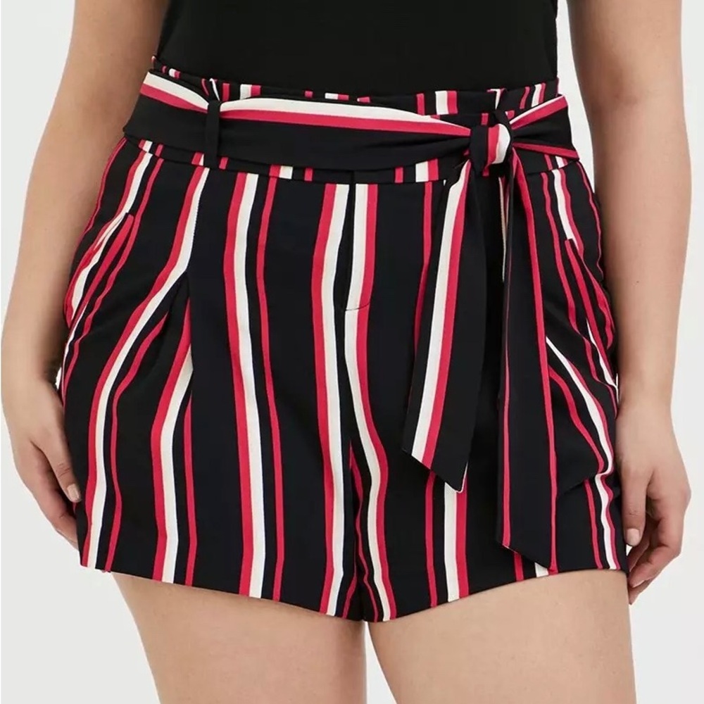 NWT Torrid Tie Front Pink Striped Shorts